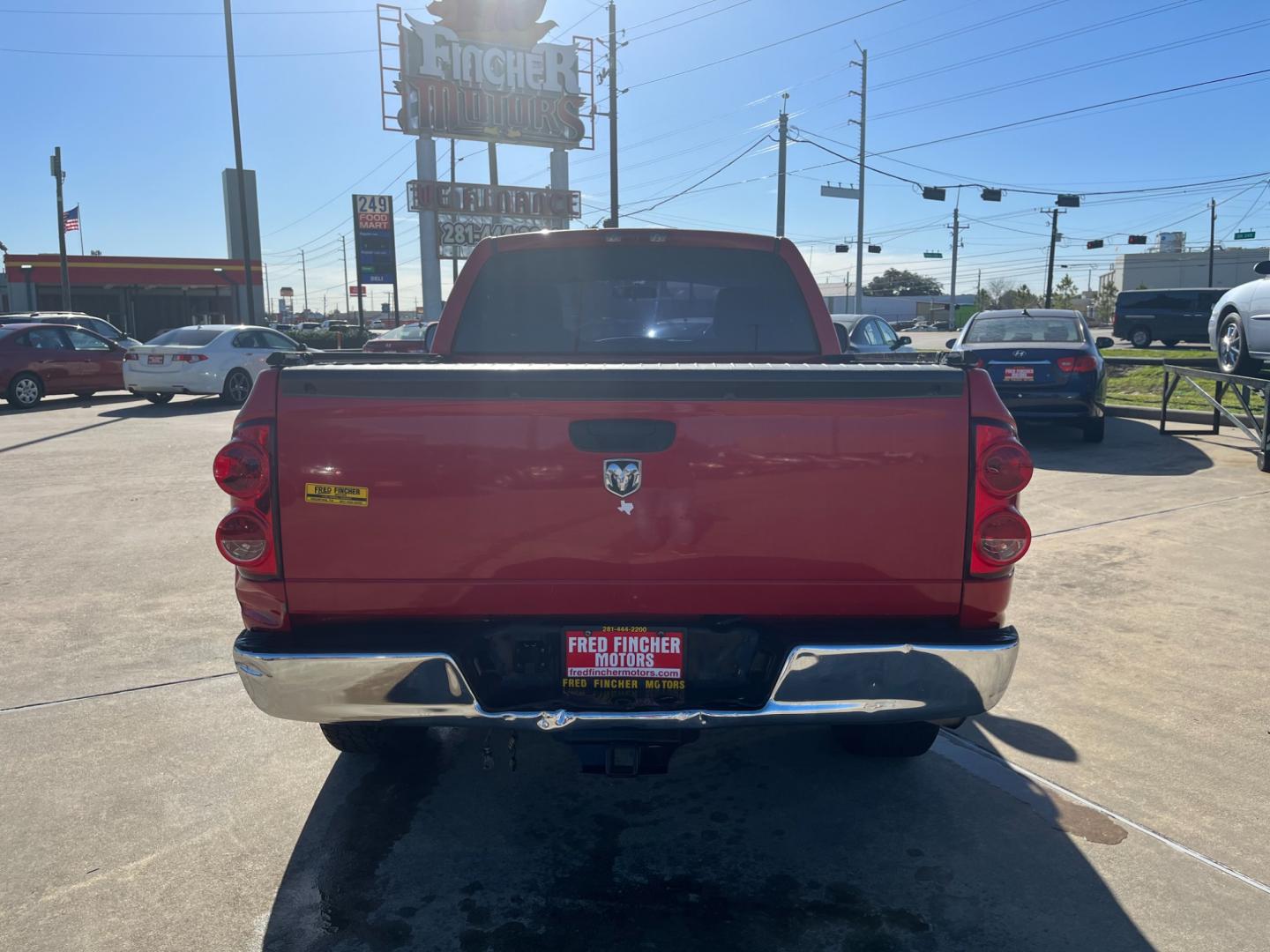 2007 red /black Dodge Ram 1500 SLT 2WD (1D7HA16K97J) with an 3.7L V6 SOHC 12V engine, Manual transmission, located at 14700 Tomball Parkway 249, Houston, TX, 77086, (281) 444-2200, 29.928619, -95.504074 - Photo#5